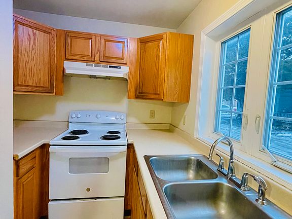 5th image of 74 N Winooski Ave #C