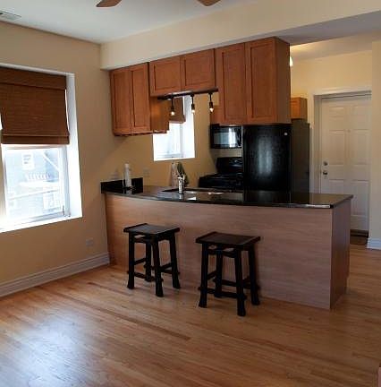3rd image of 1445 W Victoria St #2D