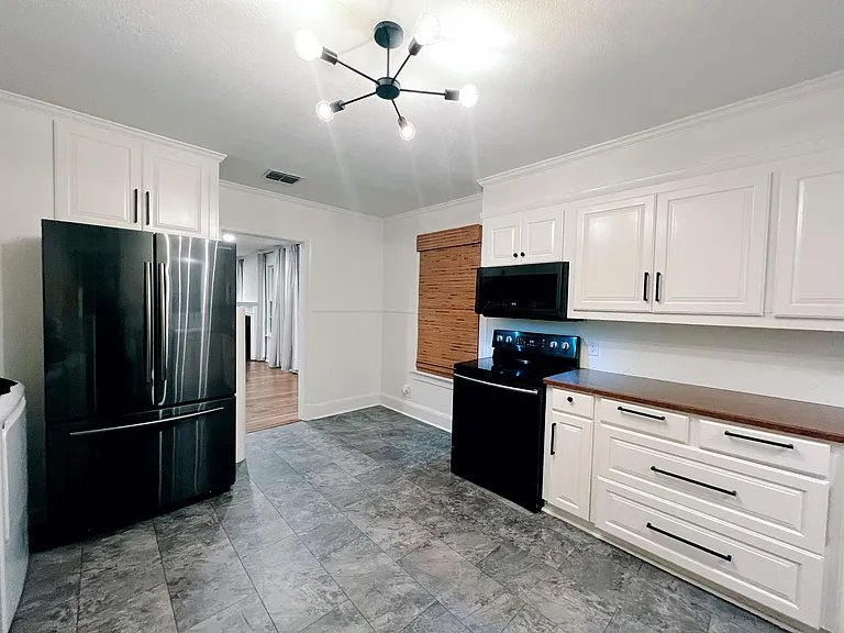 132 Albany Ave #1 — Photo 12