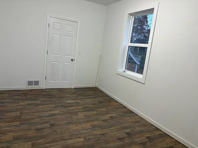 618 Dennis St — Photo 6