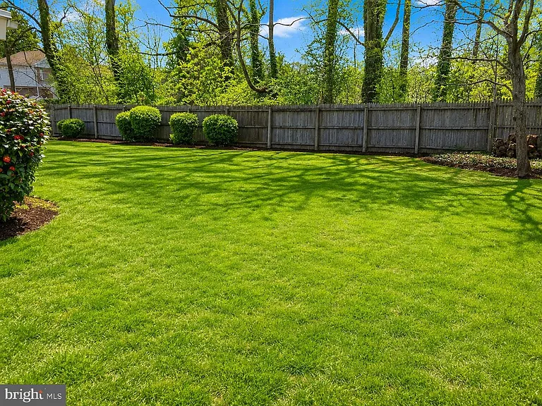 6300 Maiden Ln — Photo 26