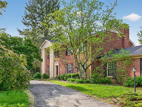 4th image of 10 Breckenridge Blvd