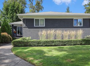 10484 Kingston Ave, Huntington Woods, MI 48070