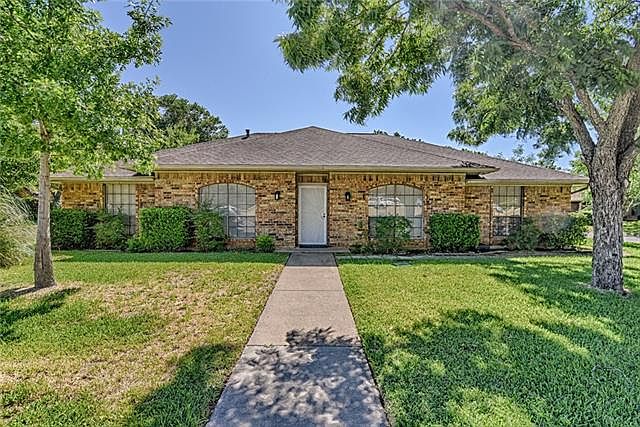 1st image of 3207 Woodside Dr