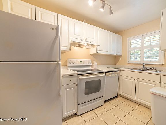 4th image of 2499 Country Club Dr #D112