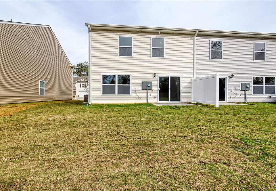 2nd image of 200 Oakmont Valley Trl