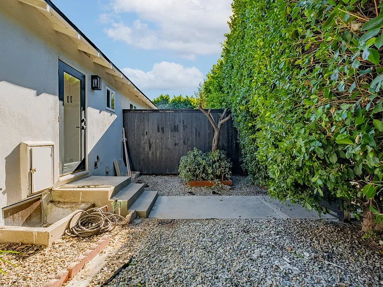 14418 Martha St — Photo 20