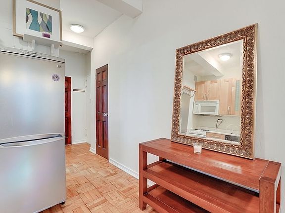 4th image of 229 E 28th St APT Lc