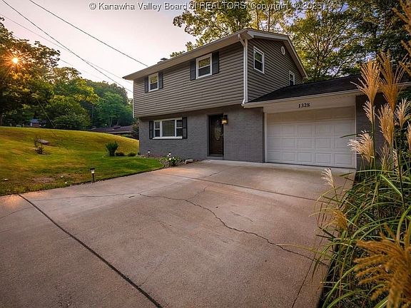 2nd image of 1328 Wilkie Dr