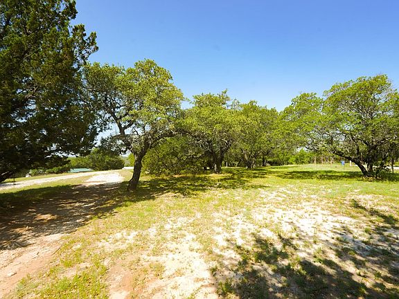 5th image of 710 Whispering Oaks Ln
