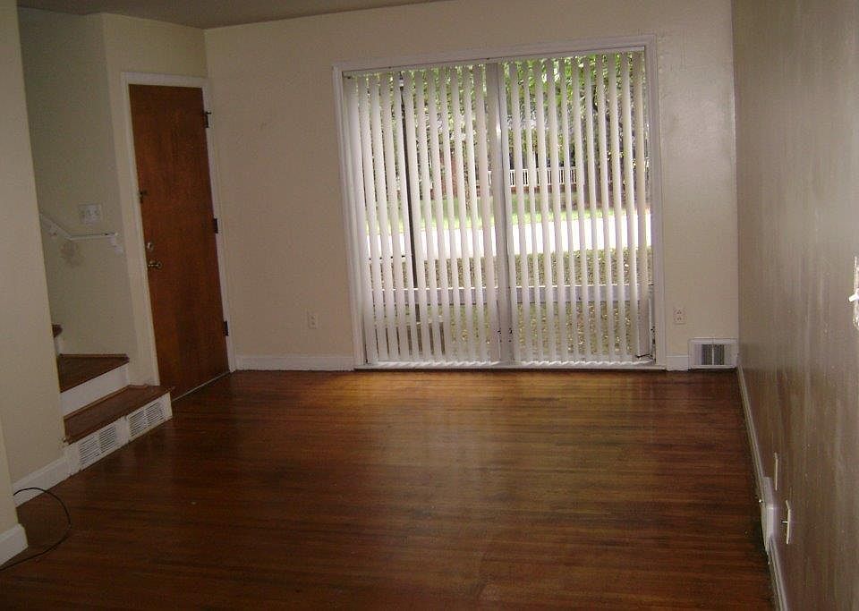 2nd image of 2034 Townsend Ave APT 4