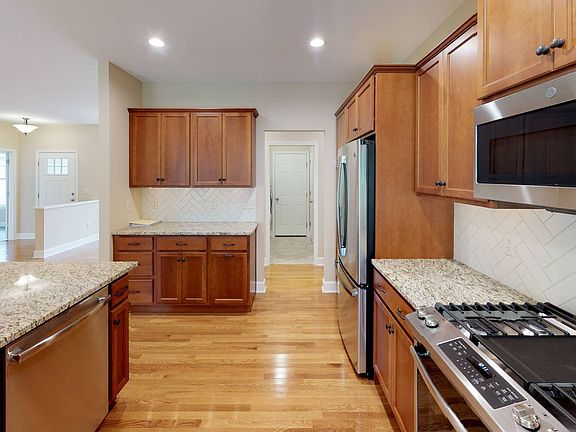 2nd image of 31 Winterberry Ln