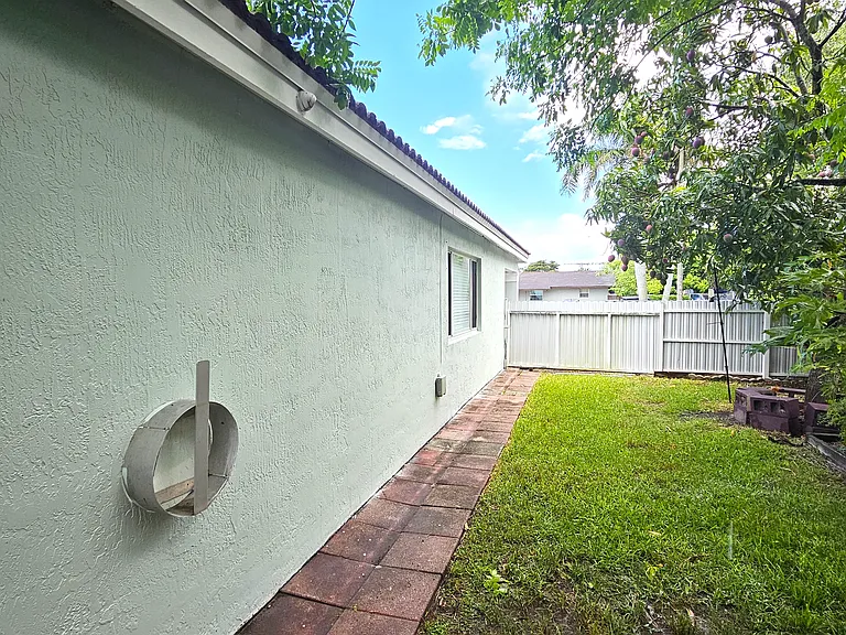 10611 SW 170th Ter — Photo 22
