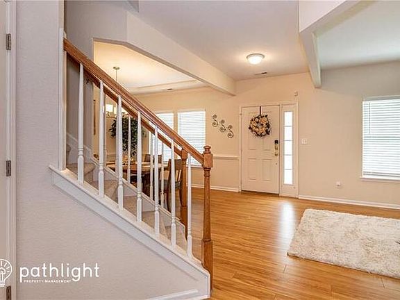 4th image of 305 Canaan Cir