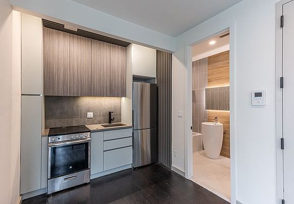 4th image of 226 Winthrop St #2B