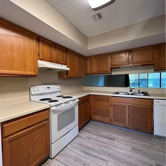 4396 Silverleaf Dr #1 — Photo 4