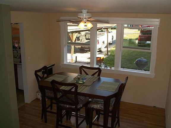 Dining w/Custom Window 