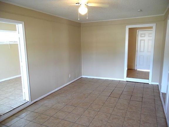 5th image of 3951 Miller Ave