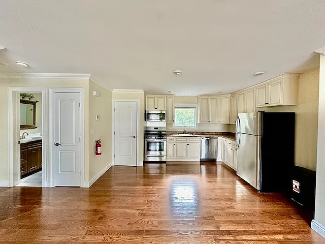 2 bed, $2,600 — Photo 2