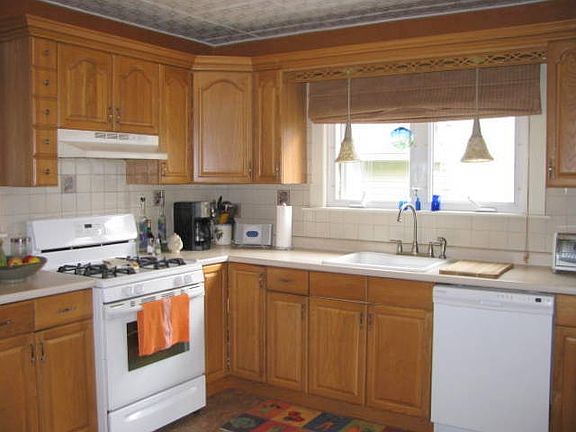3rd image of 43 Eldridge Ave