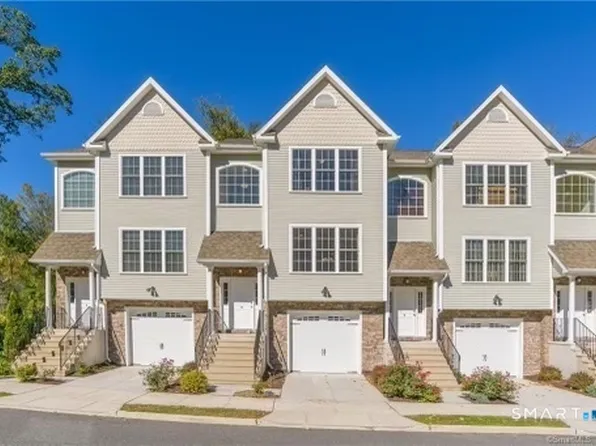 8 Old Oak Dr Unit 8, Brookfield, CT 06804