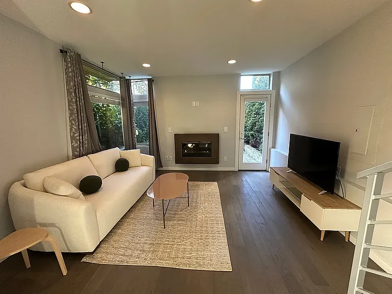 1406 E Spring St — Photo 14