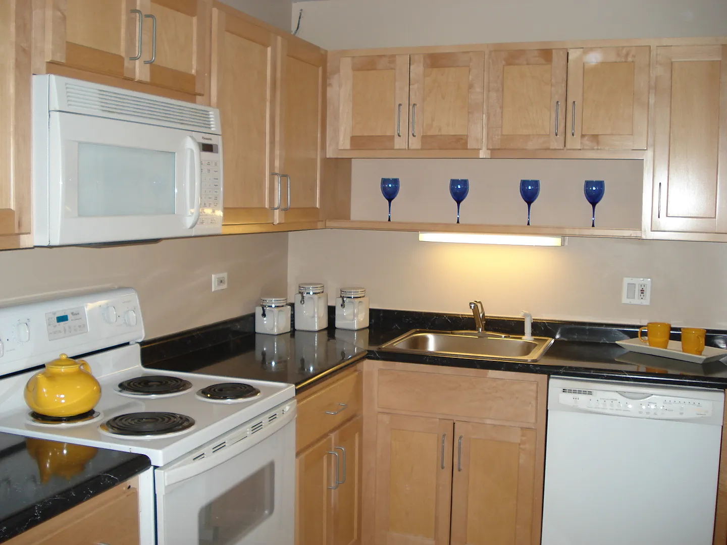 2 bed, 1100 sqft, $3,500 — Photo 2