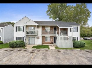 645 Swan Dr #2A, Grayslake, IL 60030
