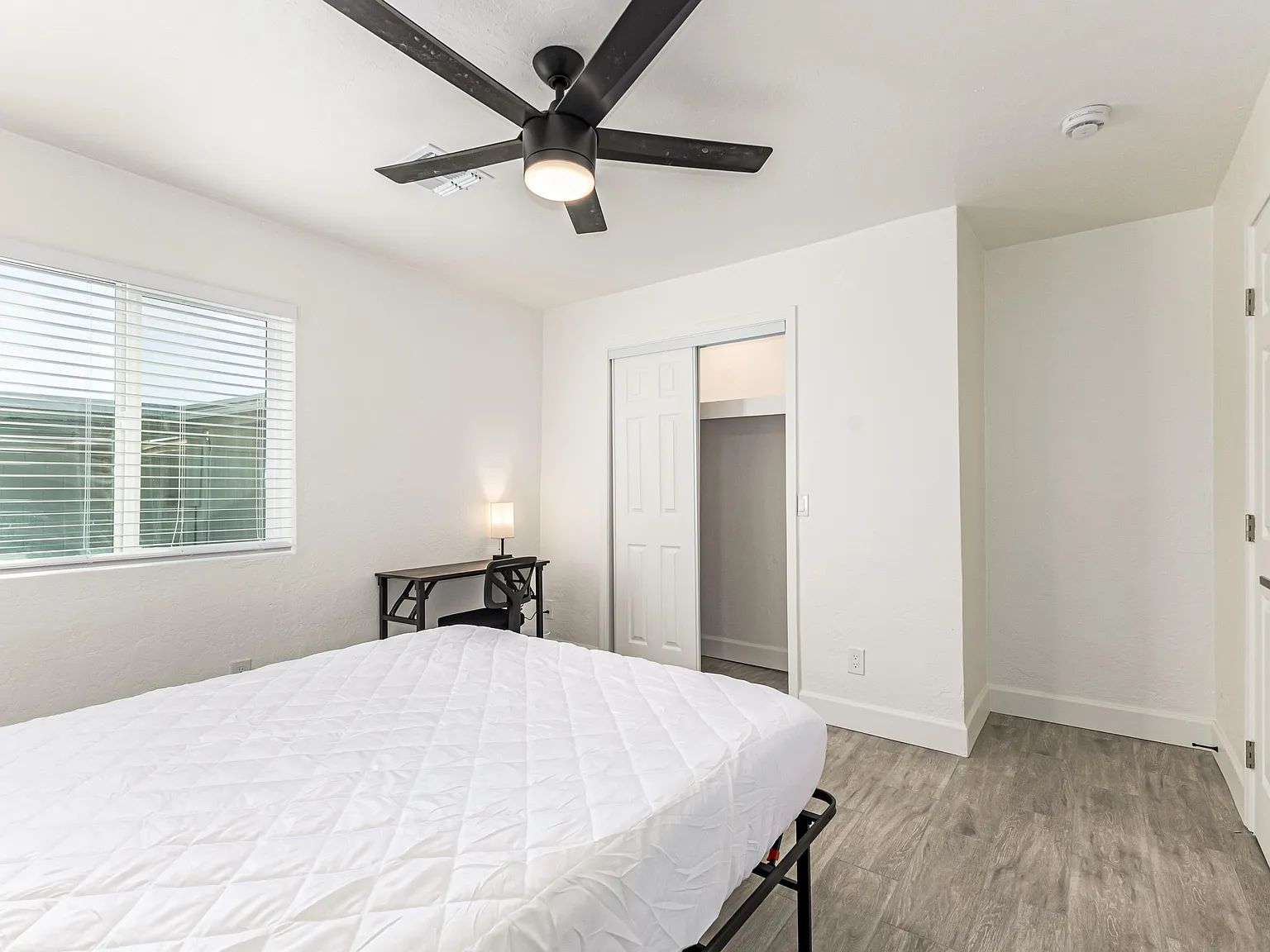 4 bed, 3.0 bath, 2345 sqft, $936 — Photo 2