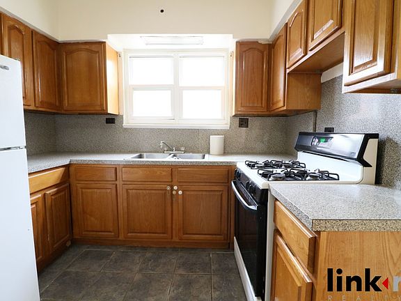 2nd image of 2306 Throop Ave #2