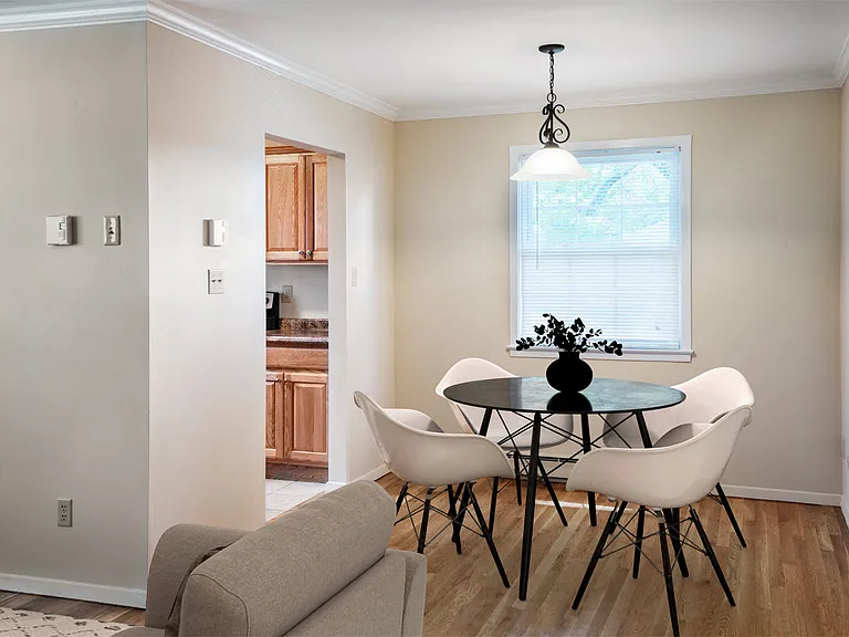 Rivercrest Apartments — Photo 8