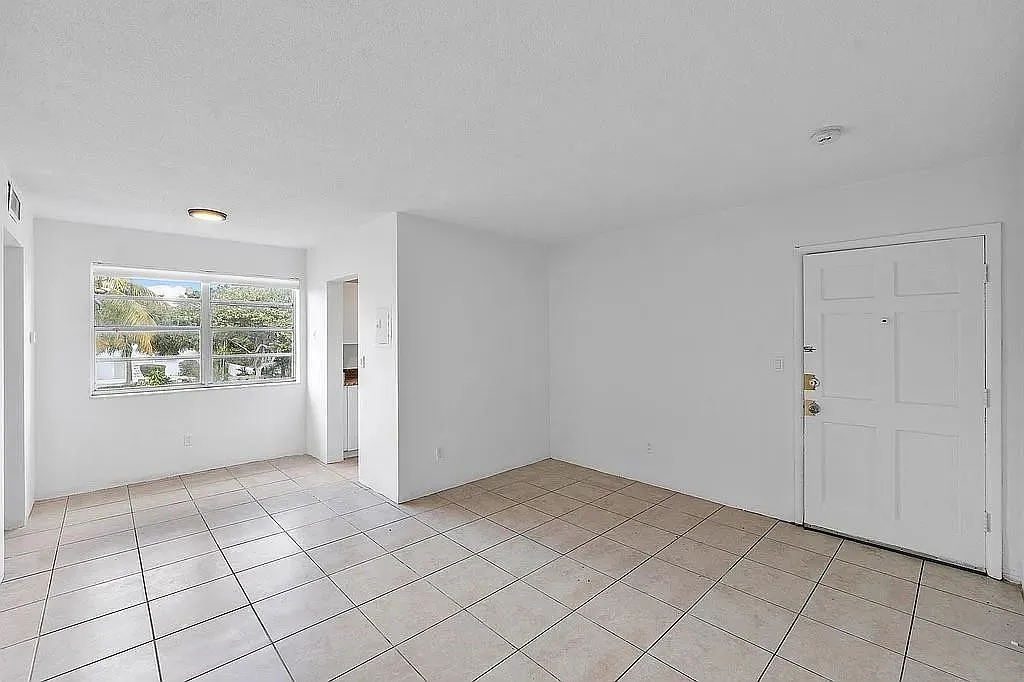 1 bed, 1.0 bath, 650 sqft, $1,575 — Photo 2