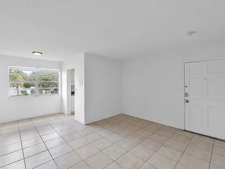 14950 N Miami Ave #6 — Photo 2