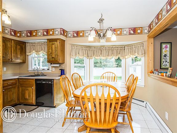 5th image of 22 Galahad Ln