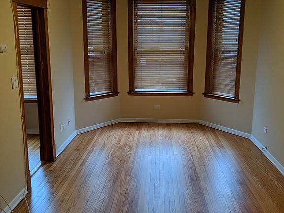 4th image of 3838 N Kenmore Ave #2