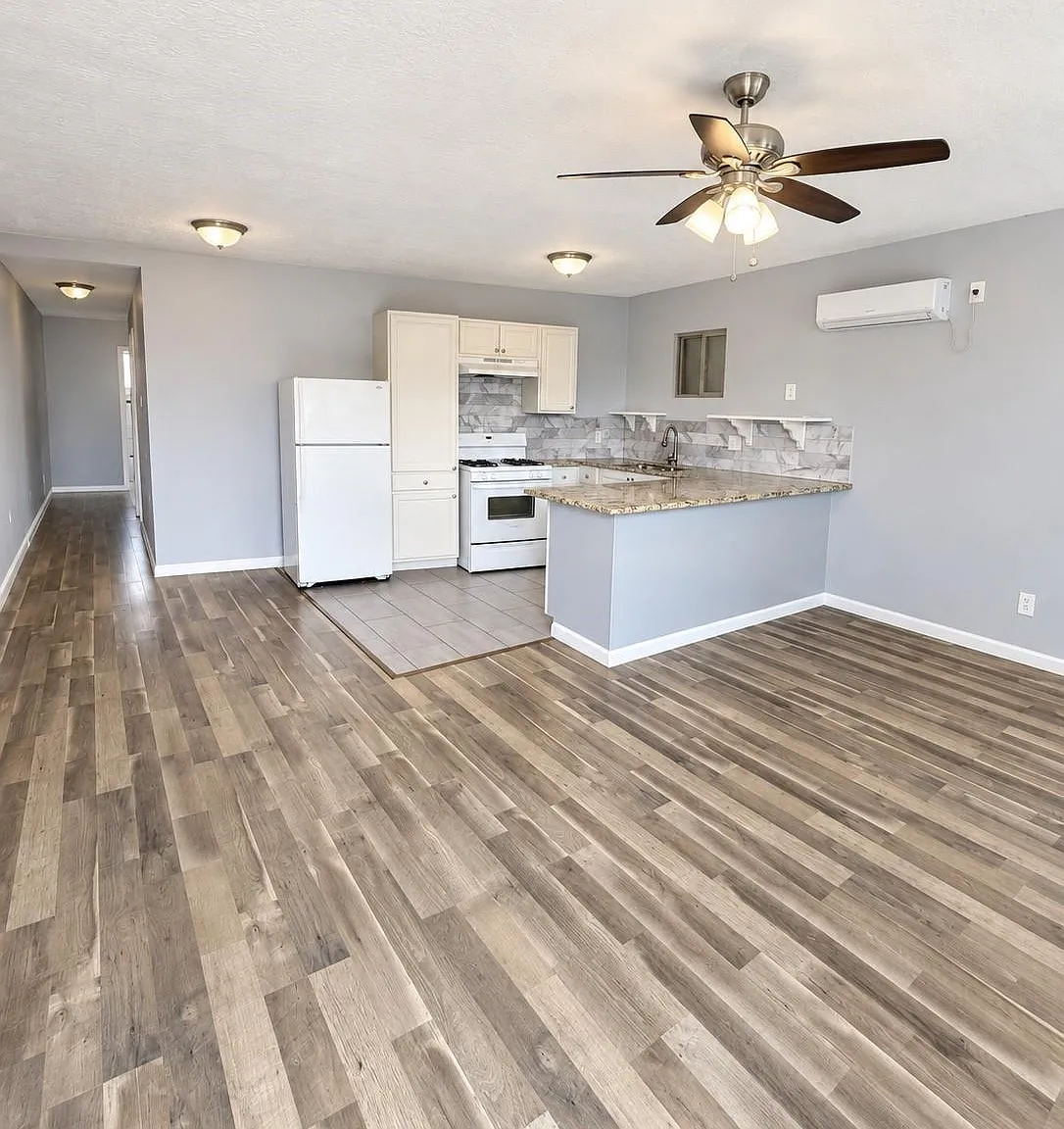 2 bed, 1.0 bath, 695 sqft, $1,050 — Photo 3