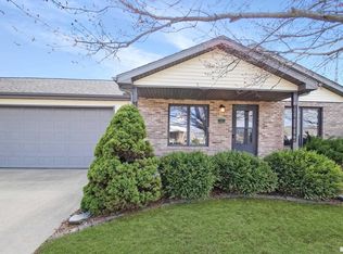 2 Royal Ct, Washington, IL 61571