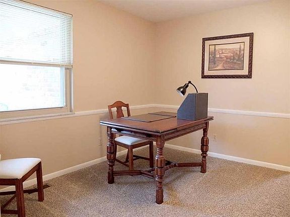 5th image of 5611 Oakshire Pl