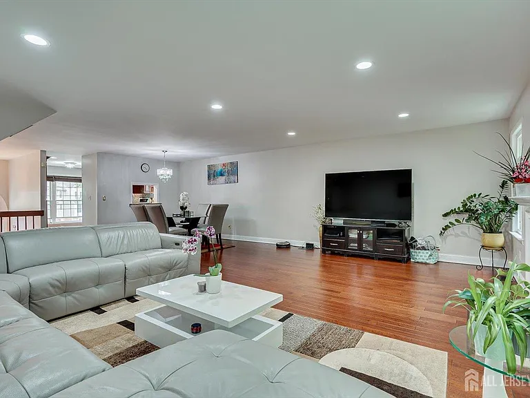 4506 Stonehedge Rd — Photo 19