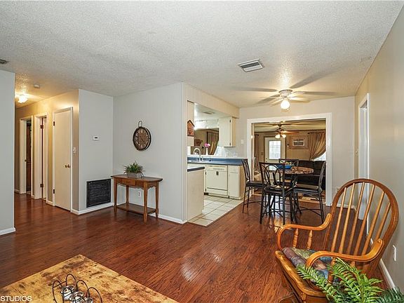 3rd image of 2506 Driftwood Dr