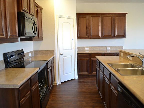 3rd image of 3700 Dutch Iris Ln