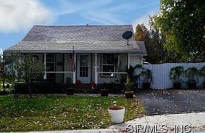 1st image of 904 Prickett Ave
