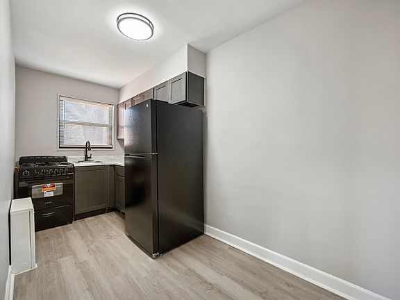 2nd image of 131 Forest Ave #7C