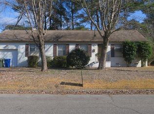26 Wakefield Rd, Newport News, VA 23606