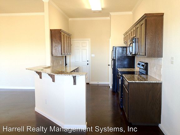4th image of 388 Park Place Dr