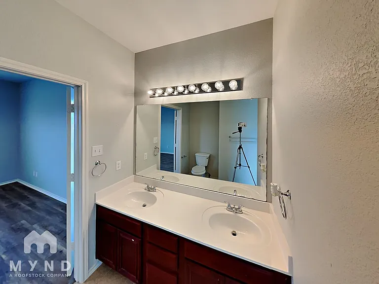 307 Susan Way — Photo 21