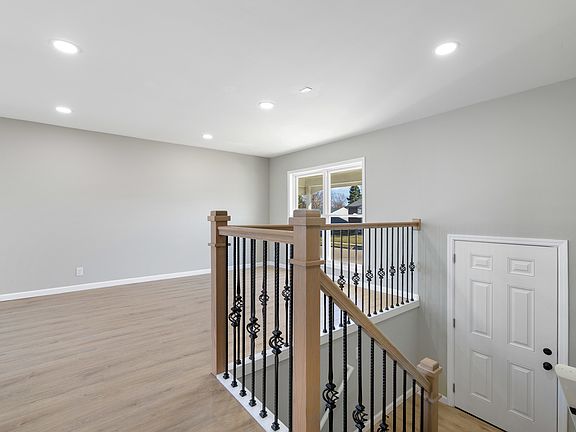 4th image of 222 Pell Ave