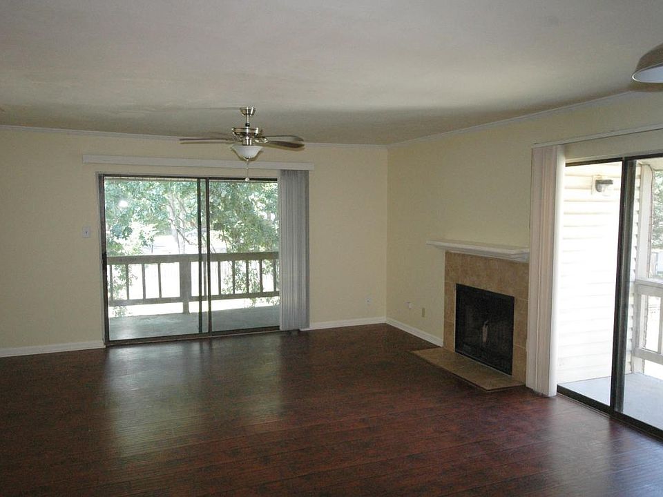 Large LR with fireplace