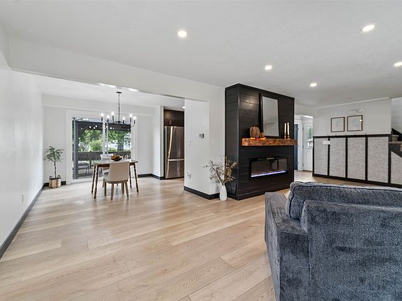 5th image of 527 Village Ct