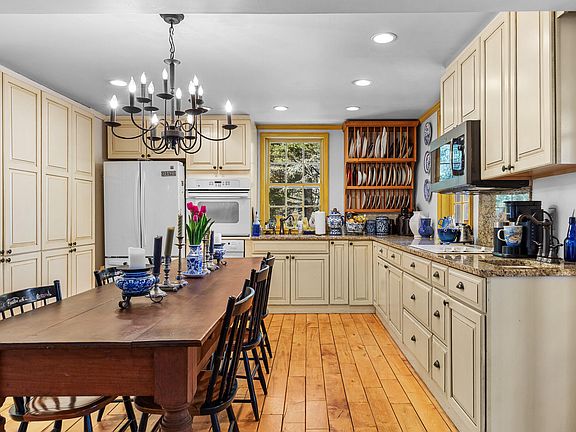 4th image of 27 Windmill Hill Lane